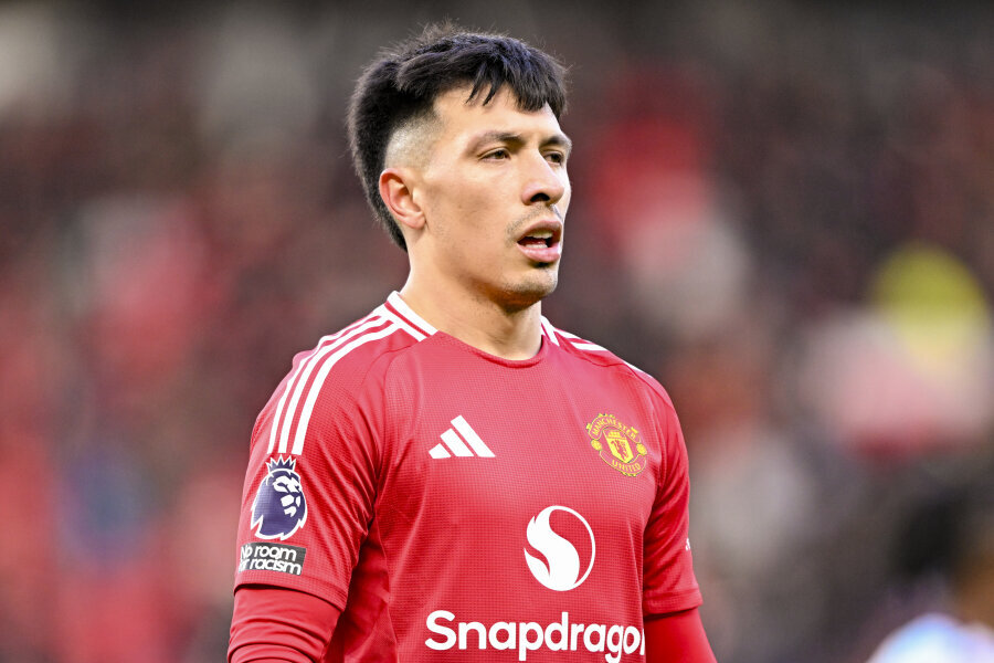 L. Martinez returned to Manchester United team training.