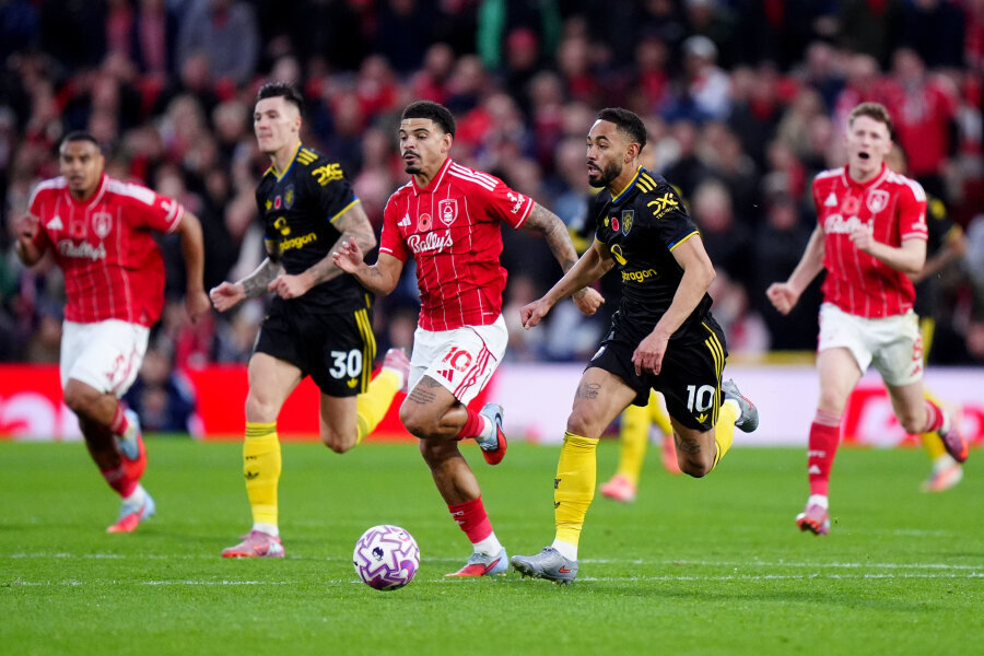 Nottingham ends Man Utd's winning streak, Arsenal continues its confident march.