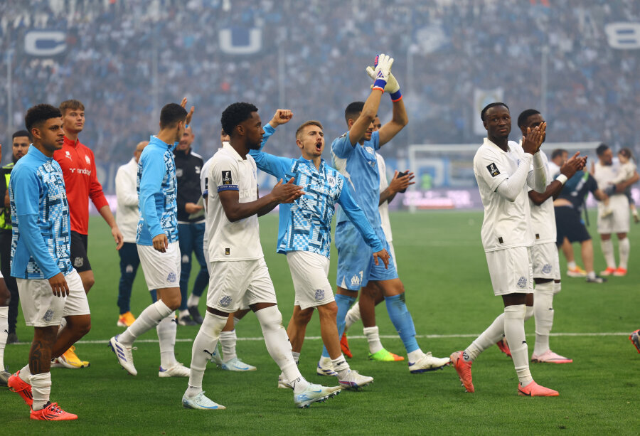 In the red card battle, Marseille team outperformed Auxerre.