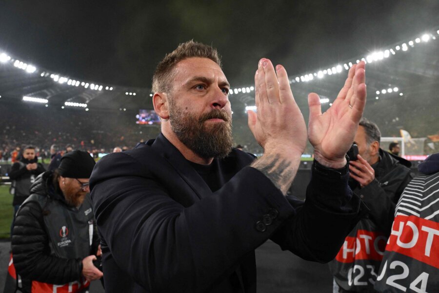 D. De Rossi appointed as the new coach of the "Genoa" club.