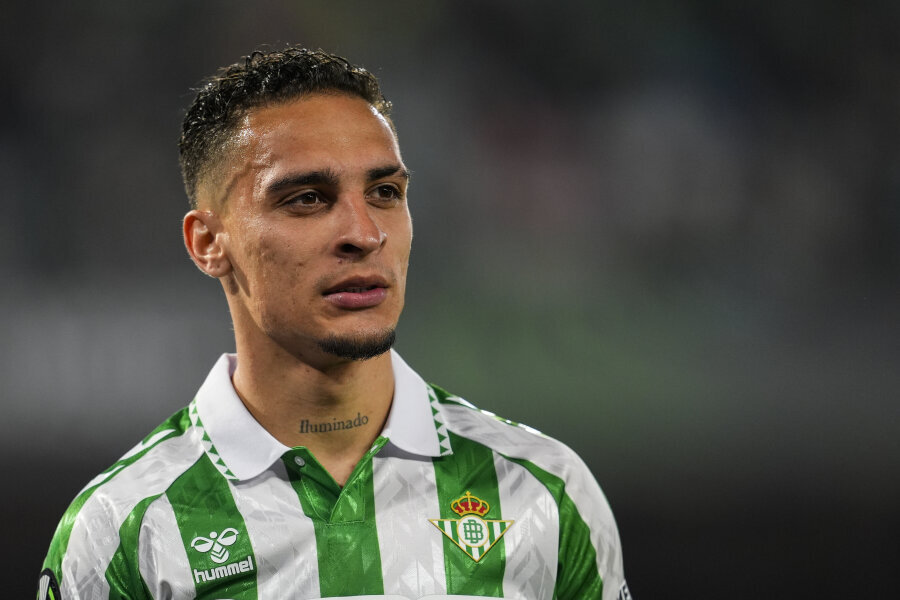 Antony scored another goal as Real Betis overcame the Lyon team.