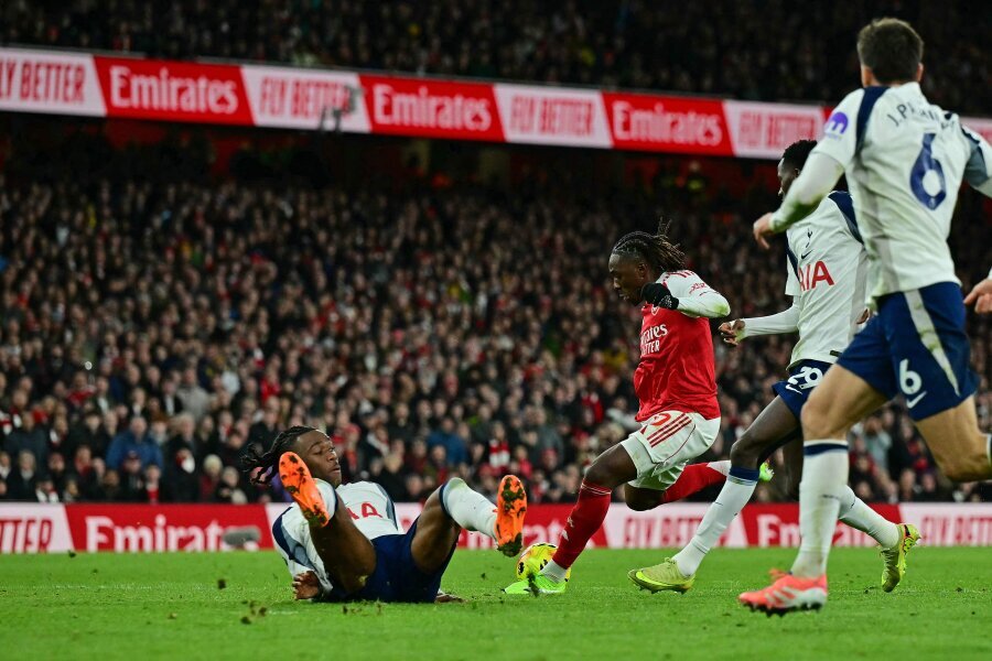 Humiliation: Arsenal had no trouble with Tottenham in the North London derby