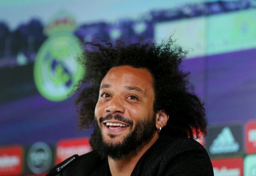 R. Carlos: "For me, Marcelo is number one and an exceptional player."