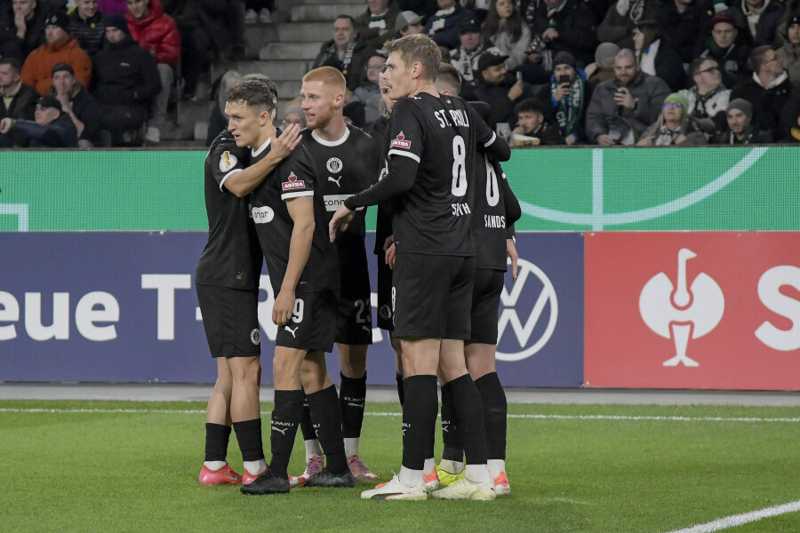 In the DFB-Pokal Round of 16, St. Pauli defeated Borussia Mönchengladbach.
