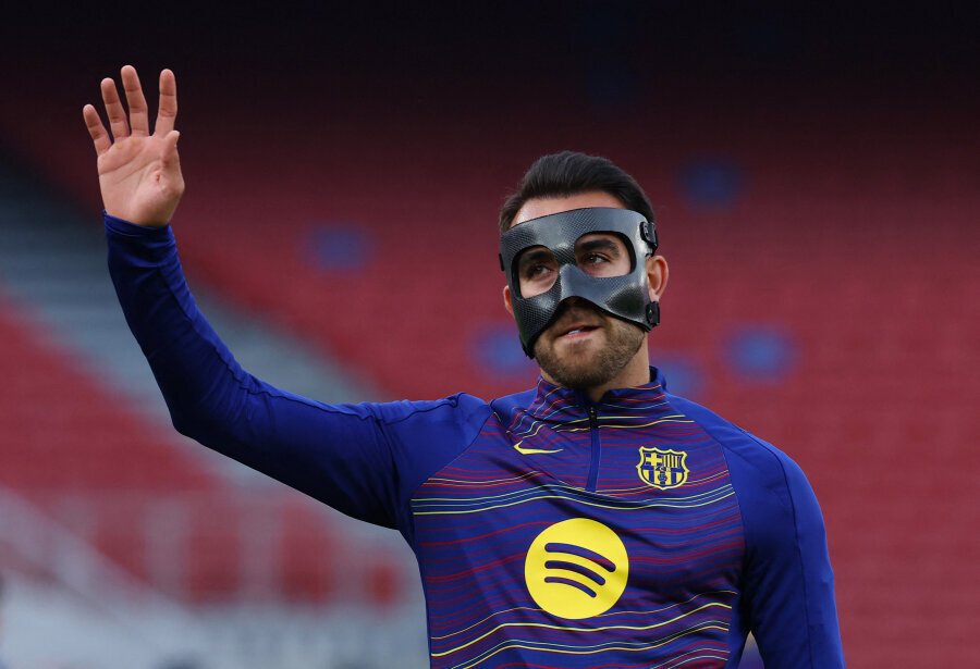 E. Garcia will play for the "Barcelona" club for another five years.