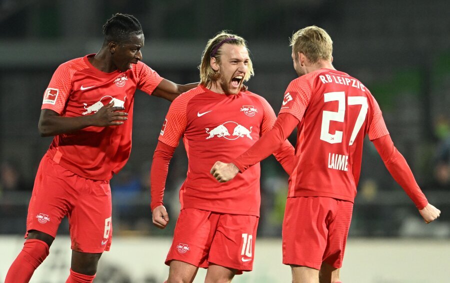 A. Haidara becomes the first offseason signing of the 'RC Lens' club.