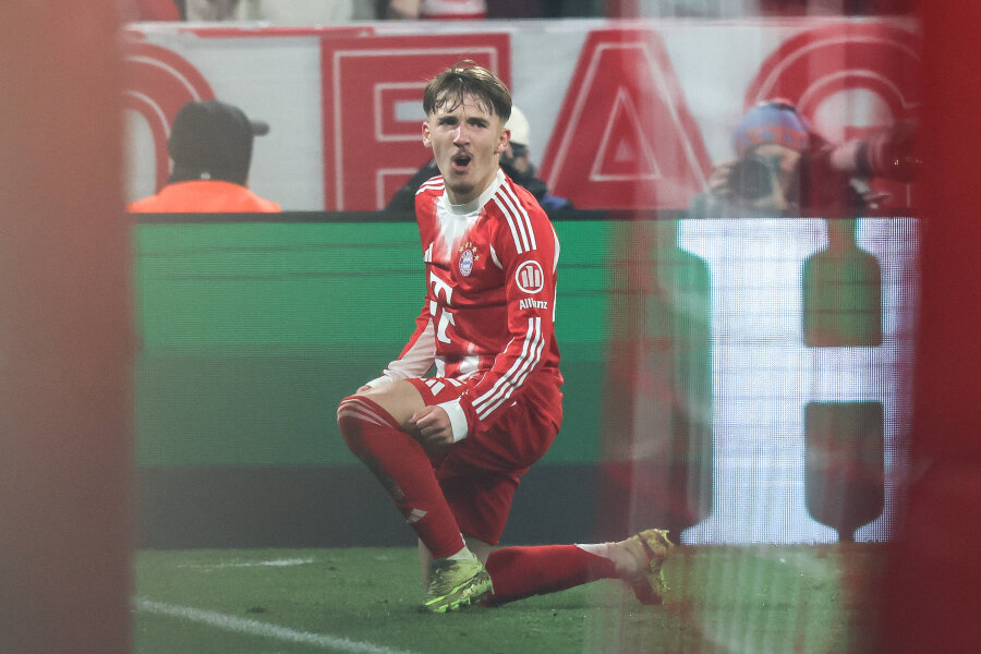 Breakthrough 17-year-old L. Karlas sets a Champions League record.