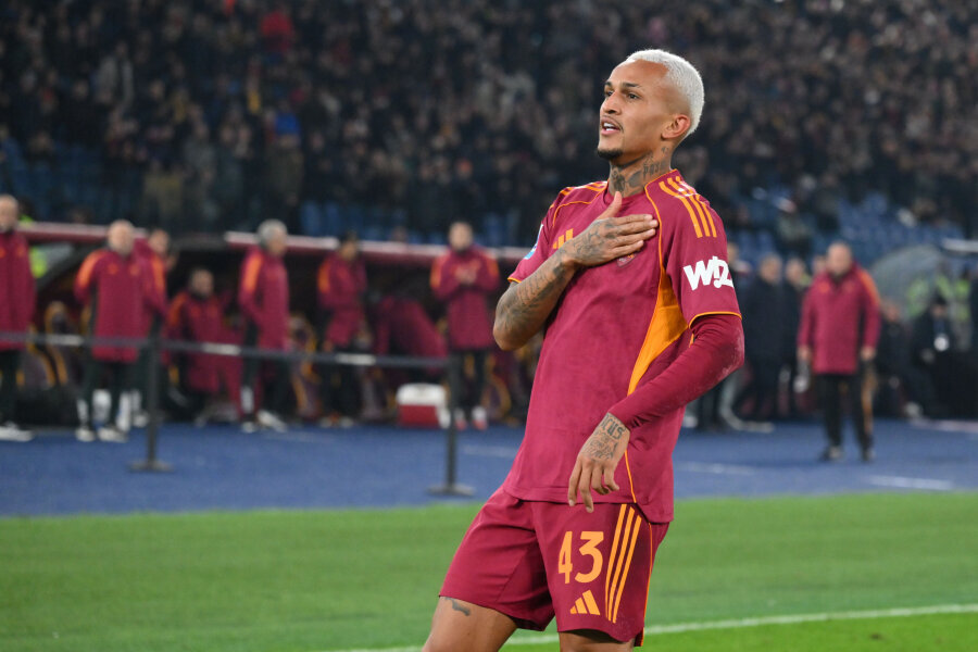 "Roma" in Italy ends couple's losing streak