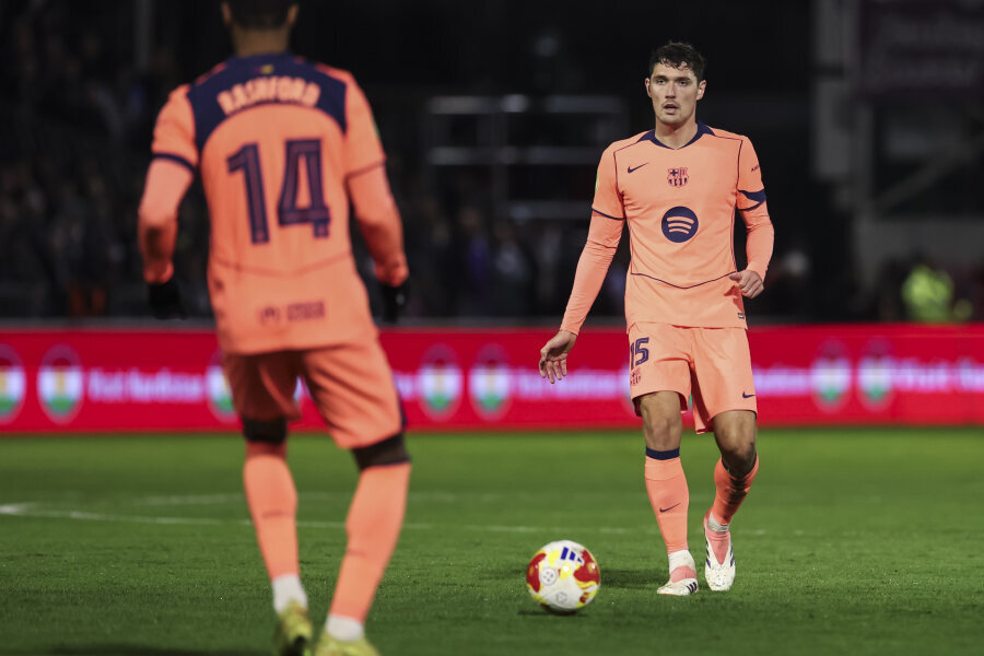 Copa del Rey: Barcelona advances to the Round of 16 in the second half, Real Sociedad and Valencia progress further.