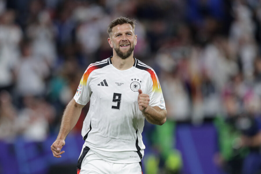 N. Fullkrug is close to transferring to AC Milan.