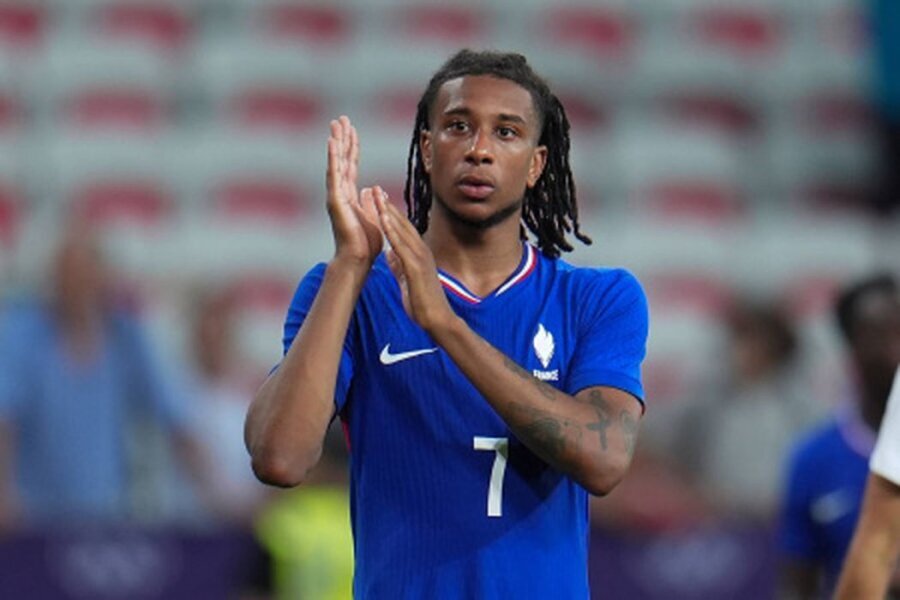 POP: M. Olise received a two after wrapping gifts