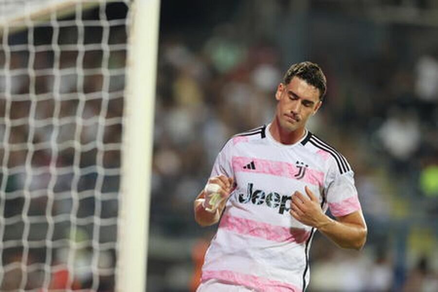 Milan faces a very serious competitor in the race for D. Vlahović.