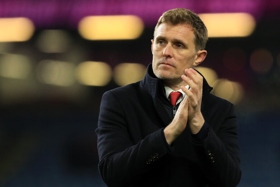 D. Fletcher, who took the helm at Manchester United, brought only a draw in the match against the underdogs.