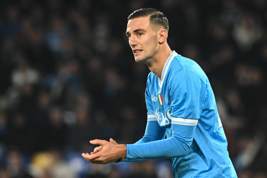 Nottingham Forest to loan forward L. Lucca from Napoli club