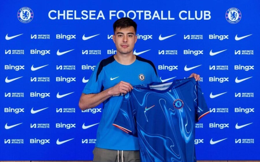 A. Anselmino returned to the Chelsea team after a six-month break.