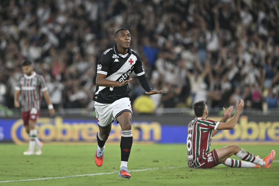 Bournemouth Club officially announces new forward and goalkeeper