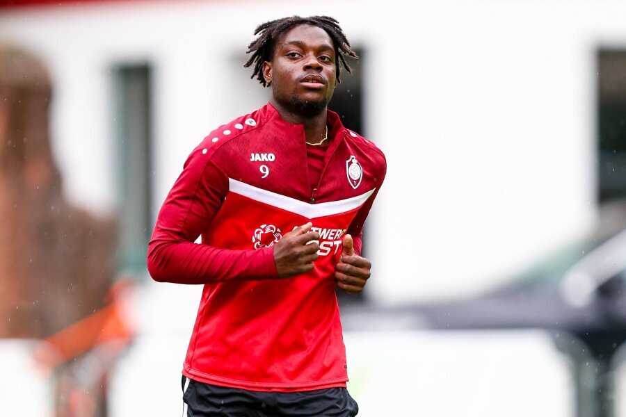 Forward G. Ilekhinena officially transferred to Al-Ittihad club.