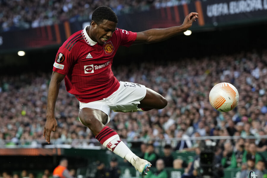 Man Utd blocks T. Malacia's move to Turkey at the last minute