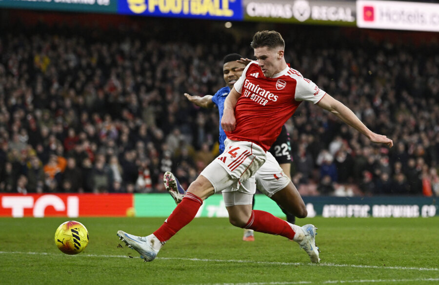 Arsenal dealt with Sunderland, Aston Villa lost points again.