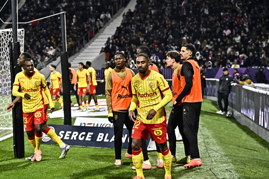 The 'RC Lens' club, left in the minority, achieved an important victory.