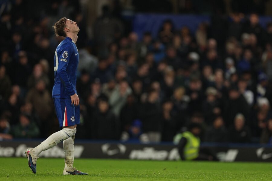 Wind-blown C. Palmer's occasion prevented the Chelsea team from overcoming Leeds.