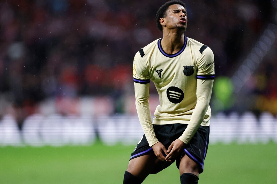 Degradation: Barcelona conceded 4 goals from Atletico in one half and found themselves on the brink of oblivion in the Spanish Cup