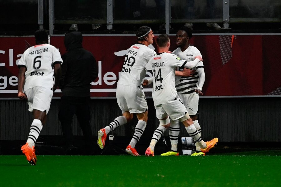 Stade Rennais halted the speeding train of PSG club at home