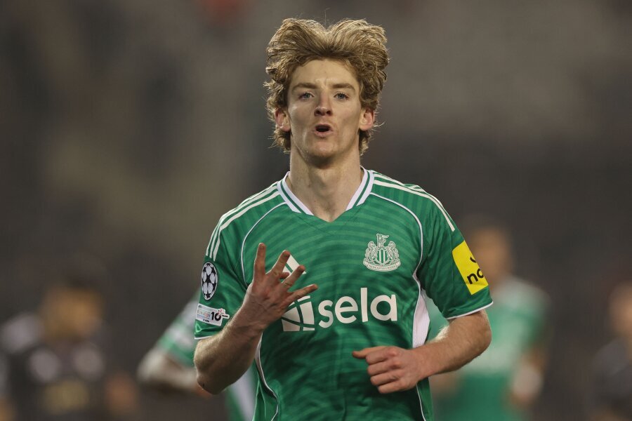 E. Howe: "Your industry is creating rumors about players' futures"