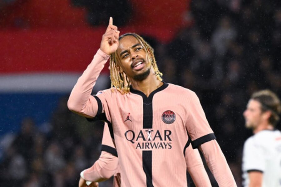 B. Barcola has temporarily fallen out of the PSG club lineup.