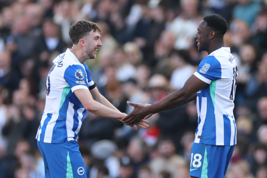 D. Welbeck's 'double' secured Brighton's victory against Liverpool.