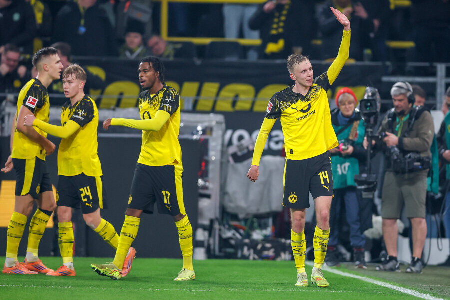 Borussia knocked down Stuttgart in added time