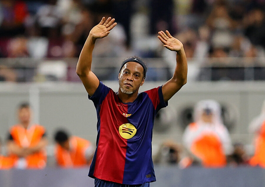 Ronaldinho's skills haven't disappeared – he magically retrieved the thrown ball.