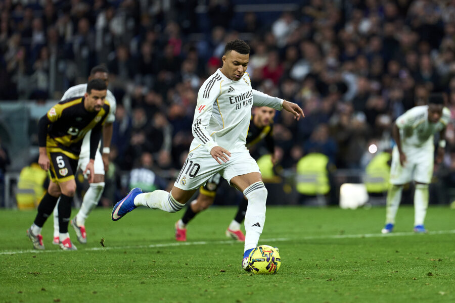 Fun K. Mbappe foot: the Frenchman outpaced all TOP 5 league players