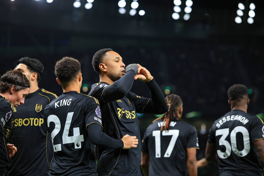 Fulham team continues to fight for positions in Europe, overwhelming Aston Villa.