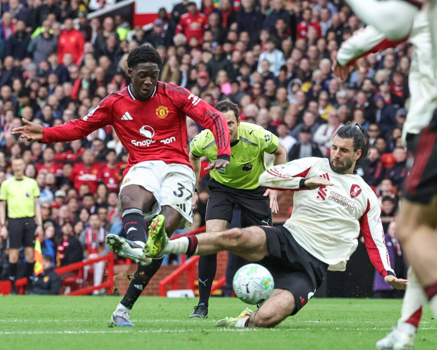 In a competitive match, Man Utd wins against Liverpool thanks to K. Mainoo's goal.