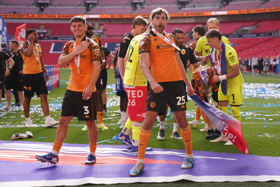 B. Fernandes broke the Premier League assist record.