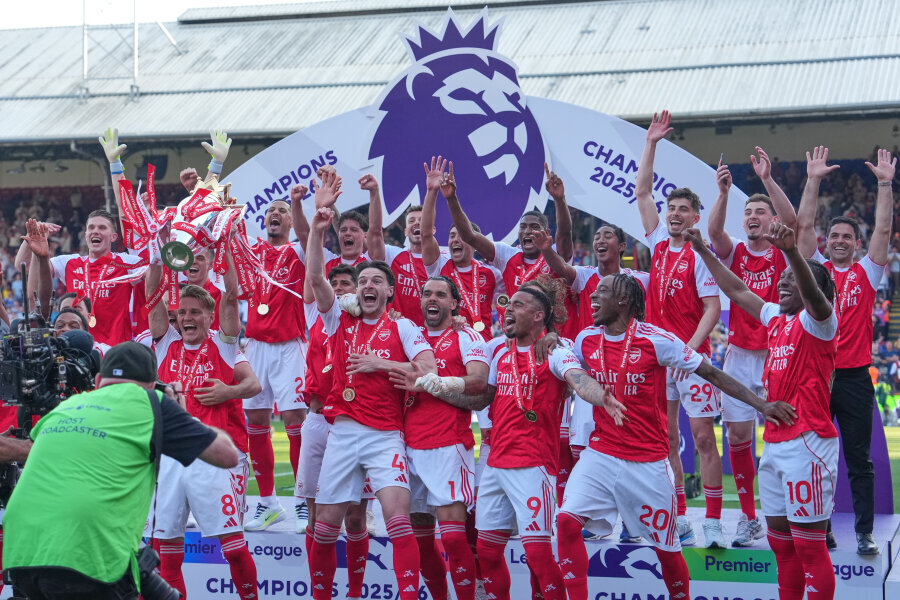 Arsenal finished the Premier League season with a victory and a raised trophy.