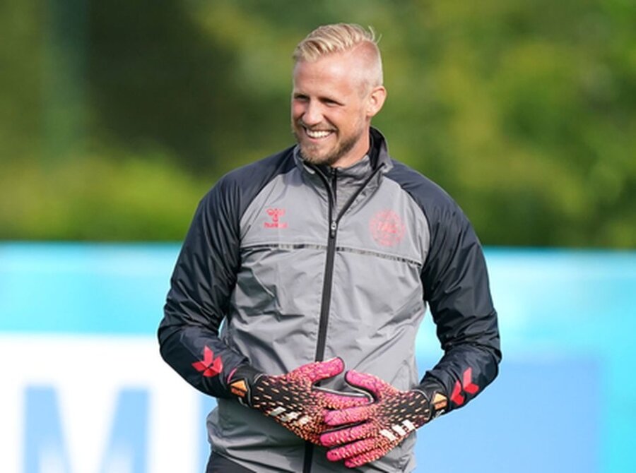 Schmeichel announces the end of his career
