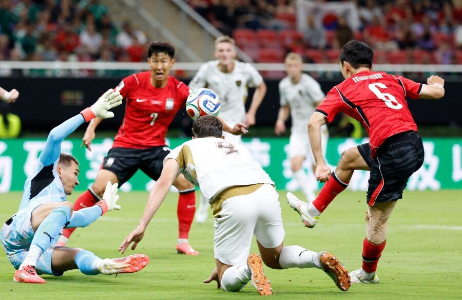 South Korea broke Czech Republic at the end of the match