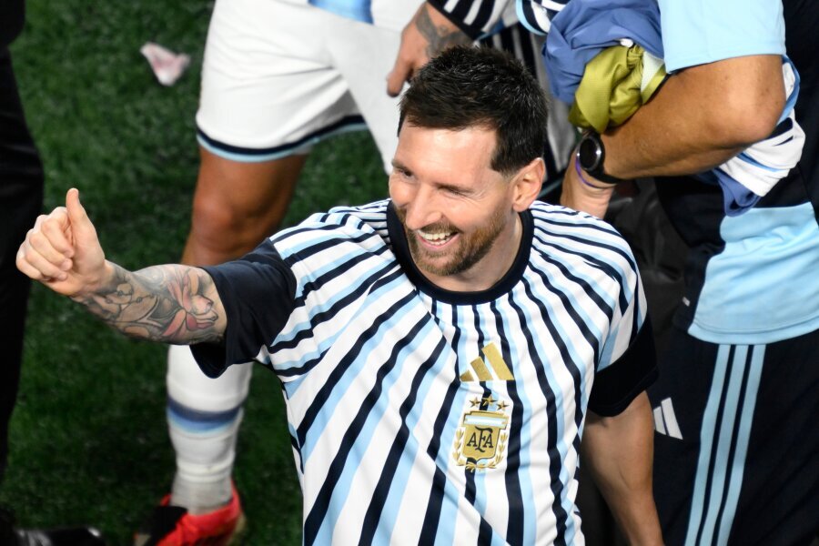 Statement: Argentina's title defense started with L. Messi's hat-trick