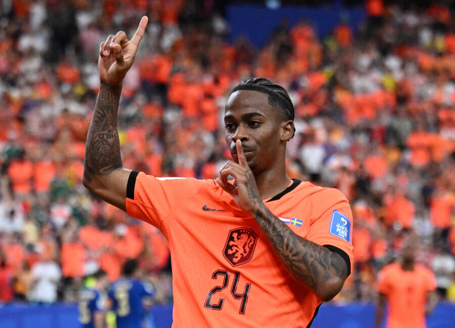 The Netherlands showed no mercy to Sweden's eleven