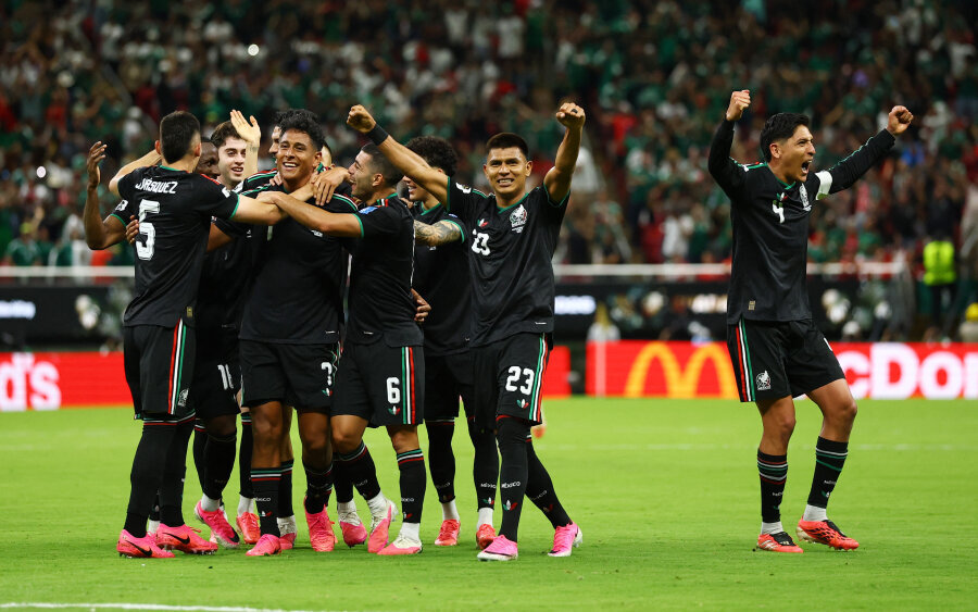 World Football Championship: Mexico – Czech Republic (live match)