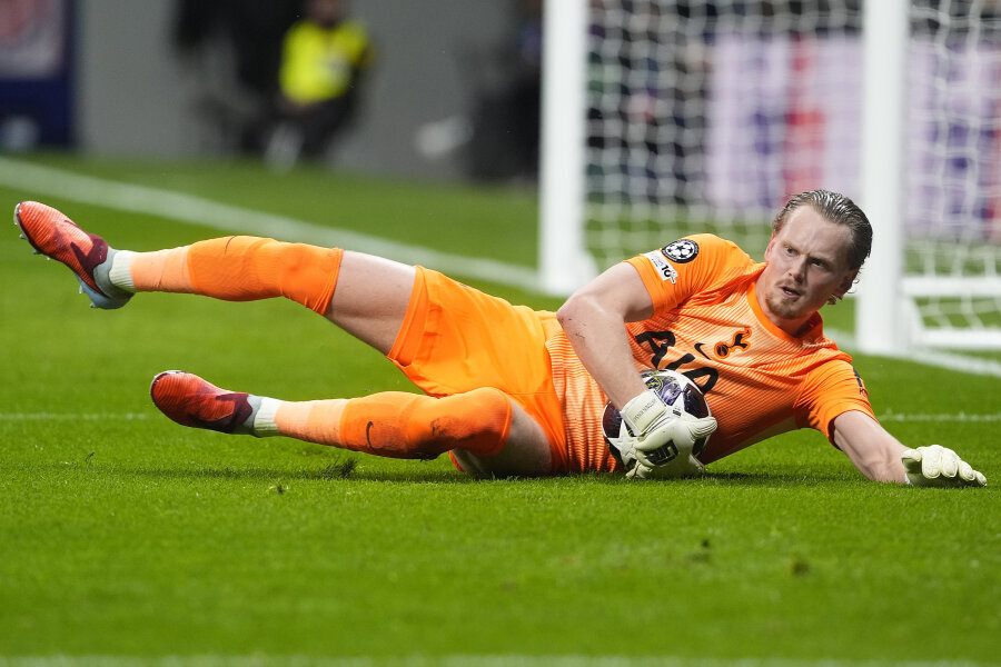 A. Kinsky agreed to a long-term contract with Tottenham