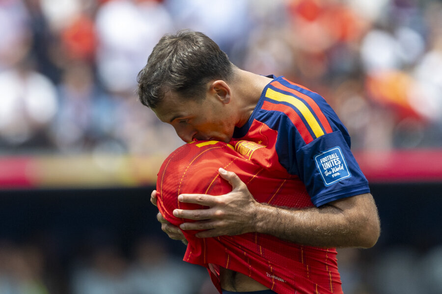 Oyarzabal and Cucurella's duo secured victory for the Spanish national team