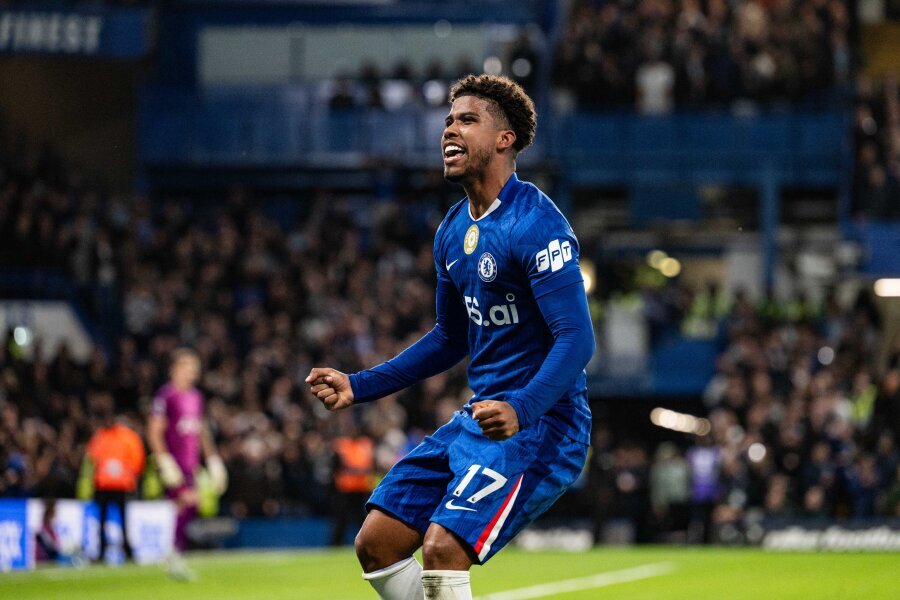 Man Utd to add A. Santos