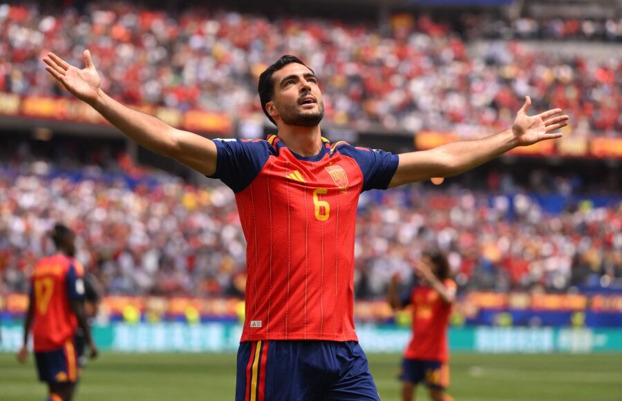M. Merino – again a hero: Spain advanced to the semifinals after the opponent's goalkeeper error.