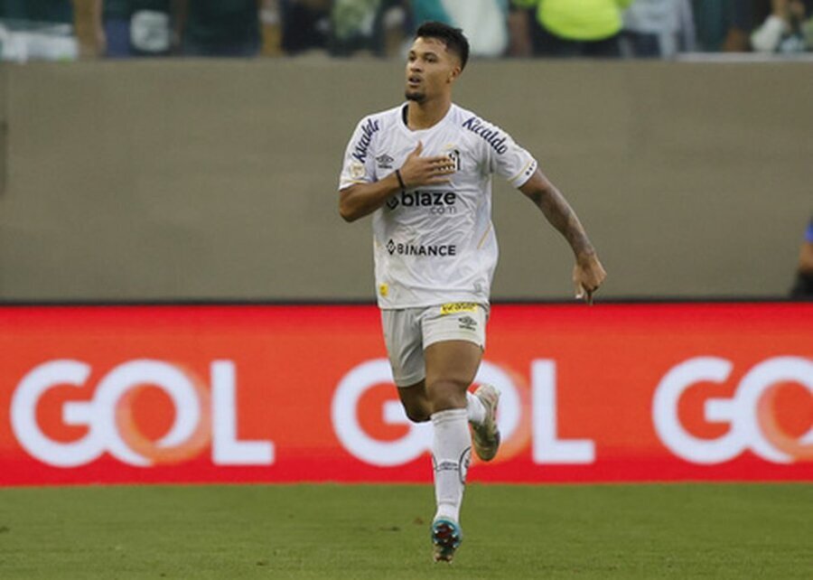 Ajax club to be reinforced by a striker who played in Saudi Arabia