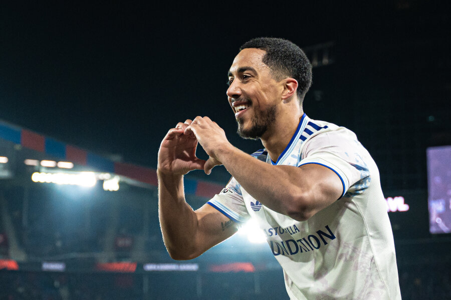 Official: Y. Tielemans joins Man Utd