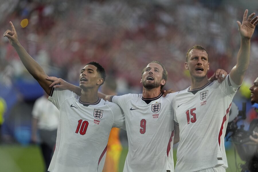 World Championship: Semi-final Argentina – England (live broadcast)