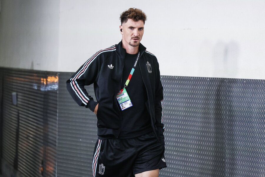 T. Meunier officially transferred to Sunderland club